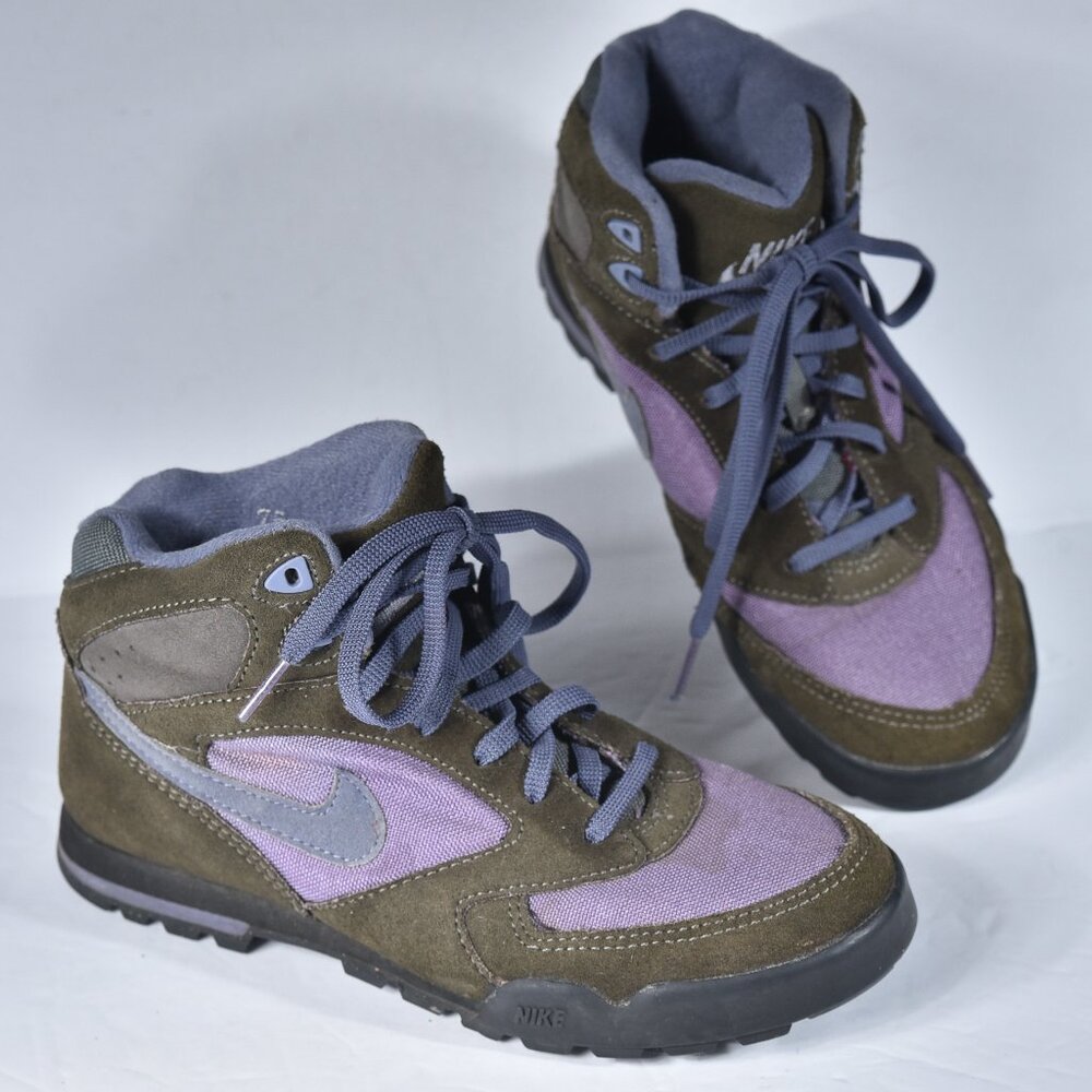 Nike Air Caldera Tan/Purple Hiking Boots 7.5 Women's